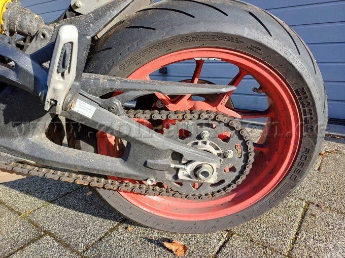 Ducati Monster schwarz - Hinterrad linke Seite