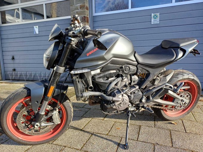 Ducati Monster schwarz - linke Seite