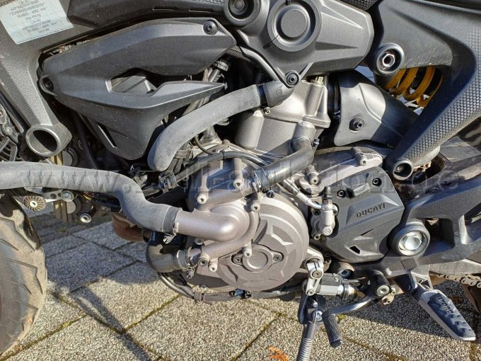 Ducati Monster schwarz - Motorblock rechte Seite