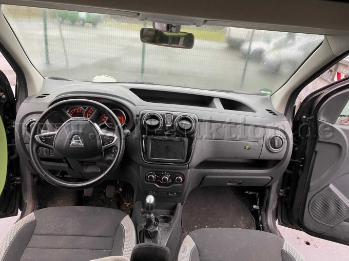 Frontbereich mit Armaturen