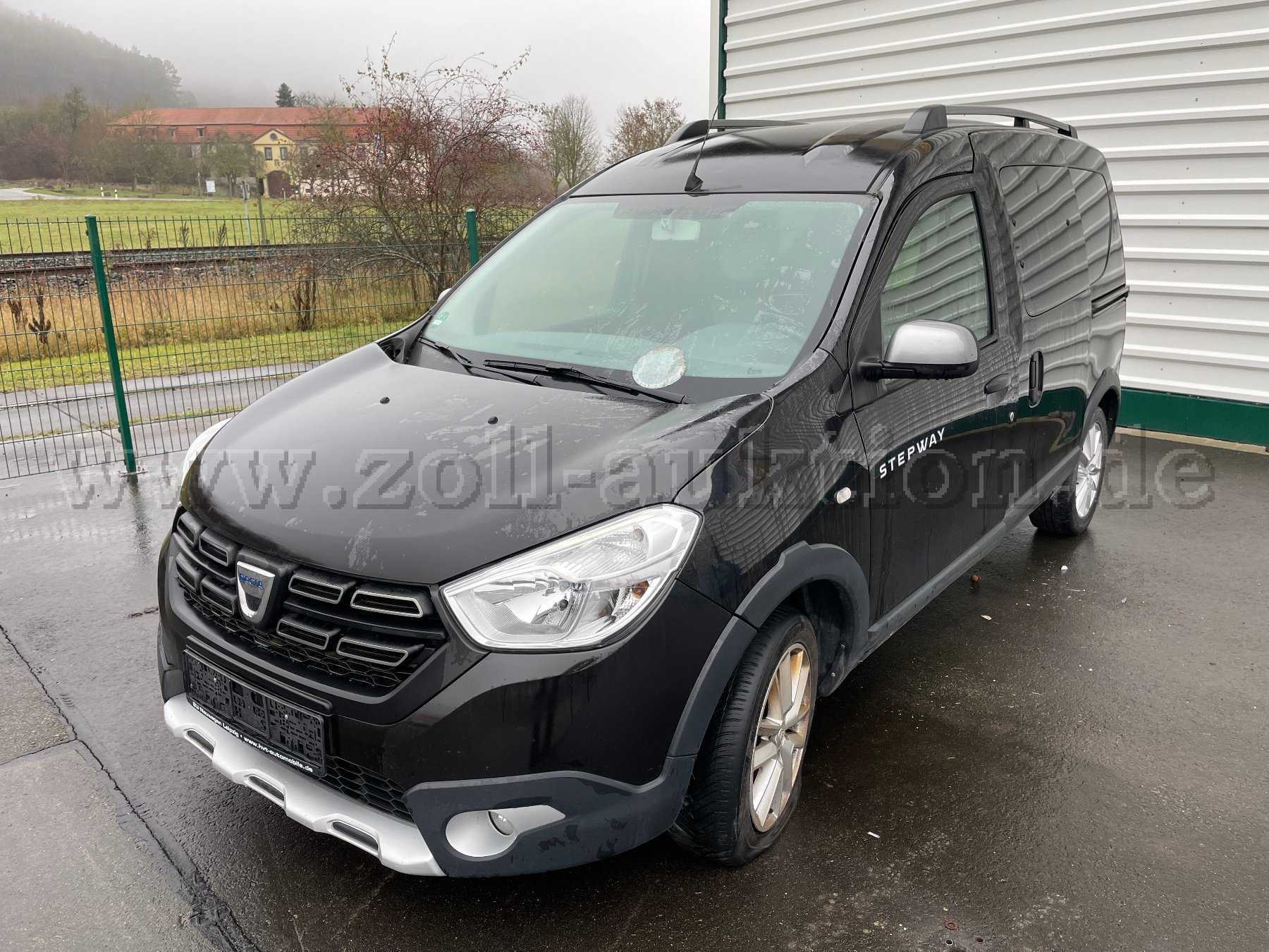 Gesamtansicht schräg von vorn rechts