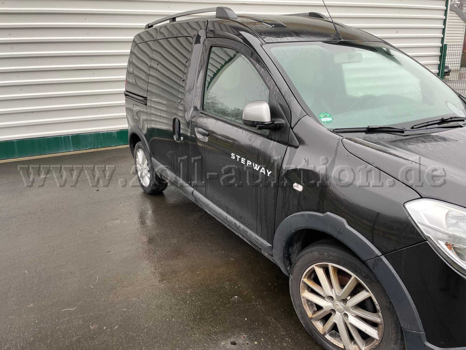 Gesamtansicht schräg von vorn links