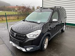 Gesamtansicht schräg von vorn rechts