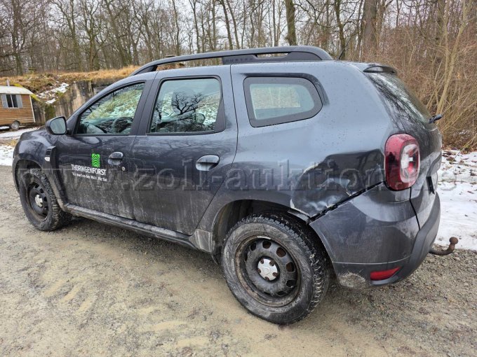 Fahrerseite hinten mit Unfallschaden