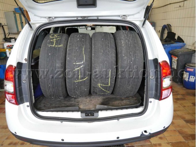 Kofferraum mit Bereifung