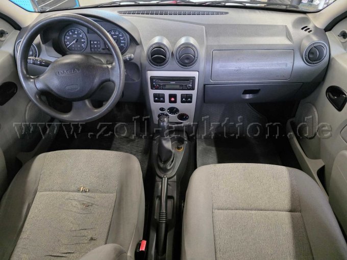 PKW Dacia Logan SD, Cockpit und vordere Sitzplätze Ansicht