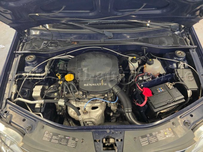 PKW Dacia Logan SD, Motorraum Ansicht