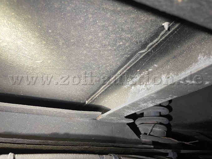 gebrochene Traverse am Hilfsrahmen