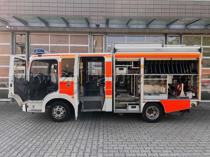 Geräteräume Fahrerseite (G1+G3)