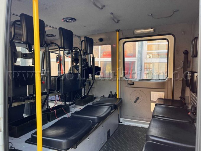 Mannschaftsraum links