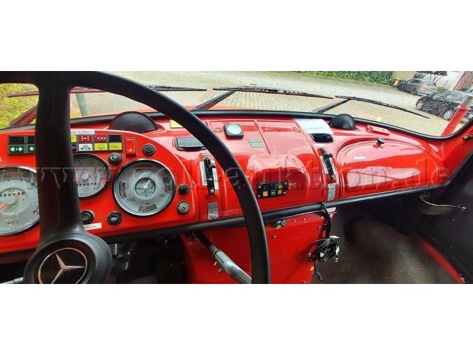 1 Daimler-Benz LAF 1113 B - LF 16-TS brandweerwagen – foto 8 – kavel bij Zoll-Auktion, Bischofswerda