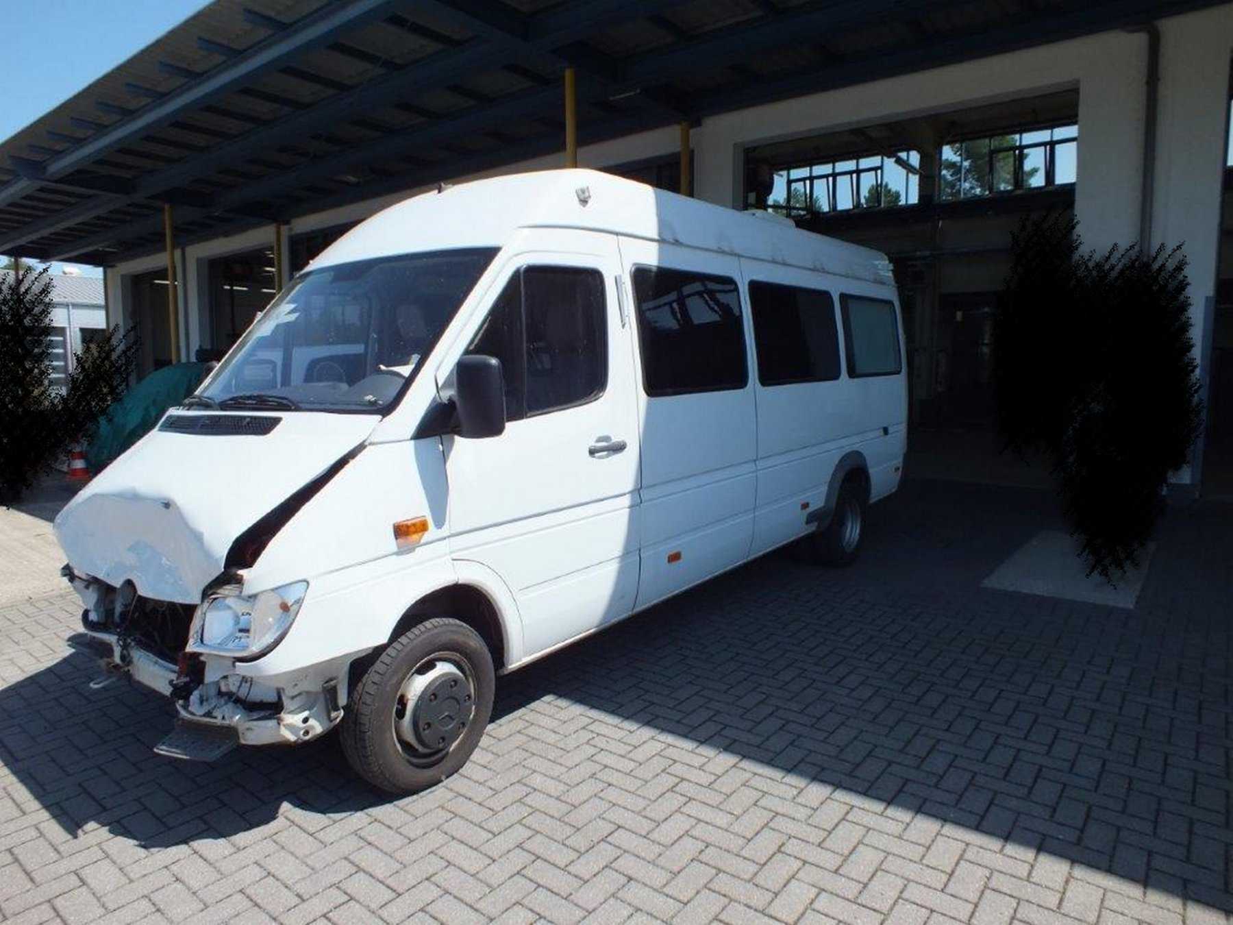 Ansicht schräg von vorne Fahrerseite