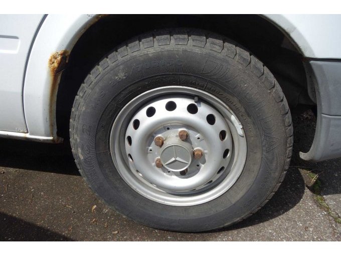 Reifen 225/70 R 15 C, M+S, Fulda