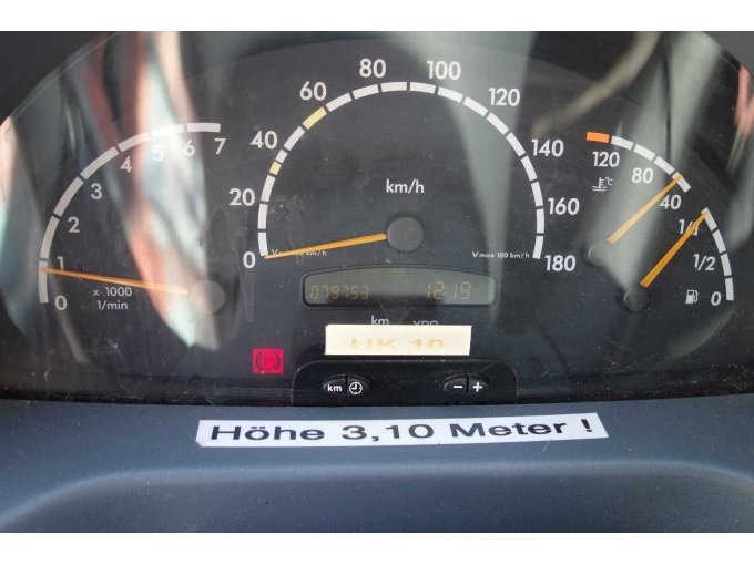 Tachometer mit Kilometerstand