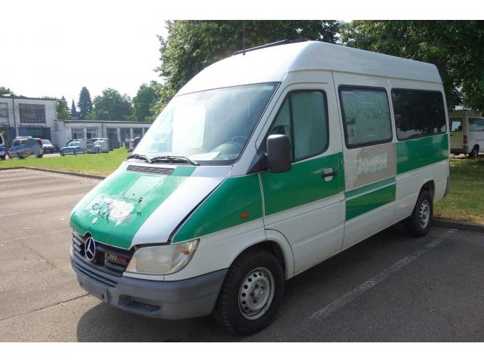 Front-/Seitenansicht links