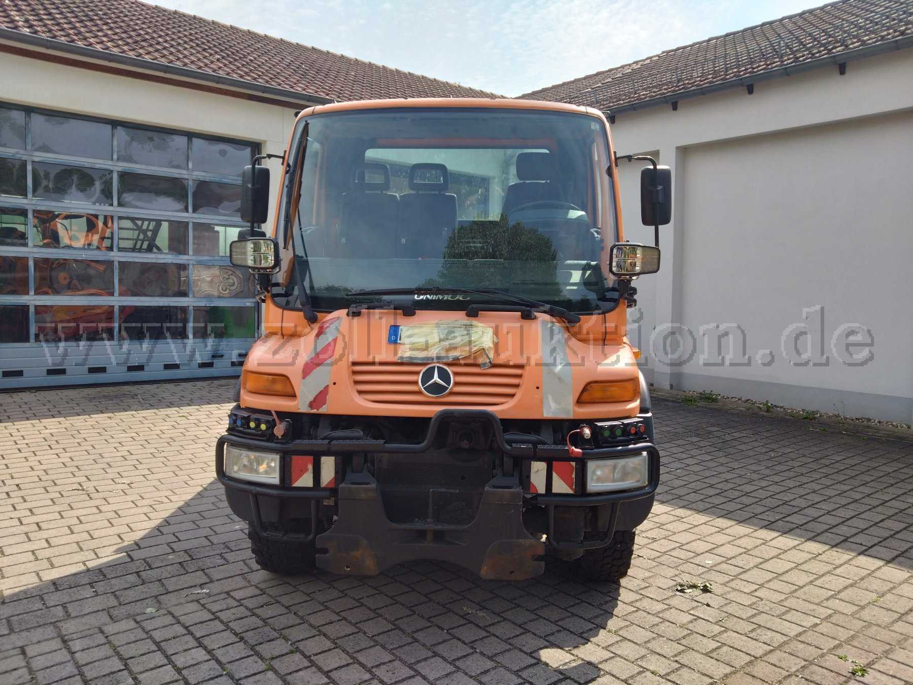 Vorderansicht Unimog