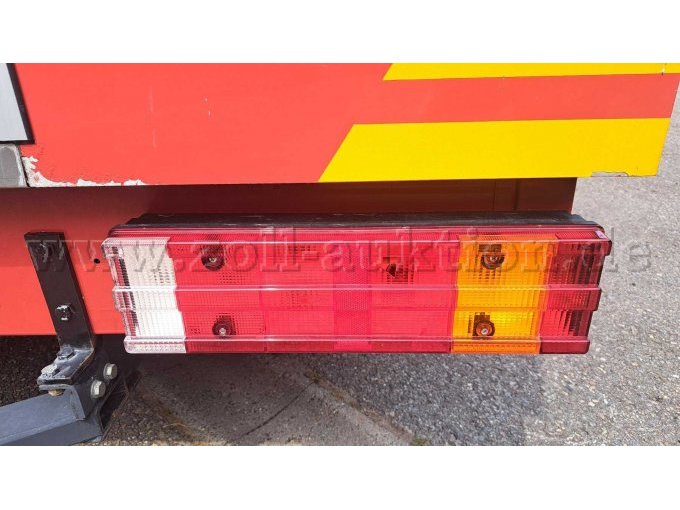 Detailansicht Schaden Loch im Scheinwerfer
