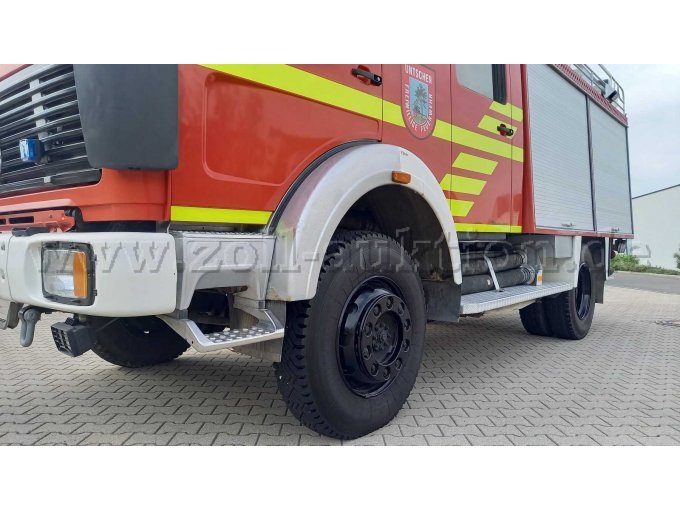 1 Daimler Benz brandweerwagen LF 16/12, opbouw Ziegler 1222AF, vierwielaandrijving – foto 6 – kavel bij Zoll-Auktion, Schmölln