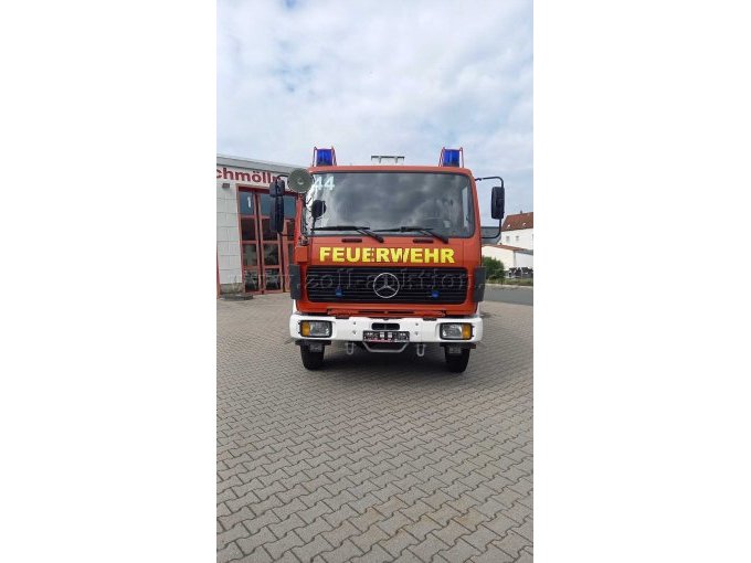 1 Daimler Benz brandweerwagen LF 16/12, opbouw Ziegler 1222AF, vierwielaandrijving – foto 2 – kavel bij Zoll-Auktion, Schmölln