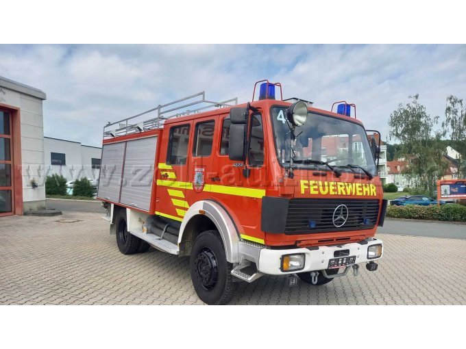 1 Daimler Benz brandweerwagen LF 16/12, opbouw Ziegler 1222AF, vierwielaandrijving – foto 13 – kavel bij Zoll-Auktion, Schmölln