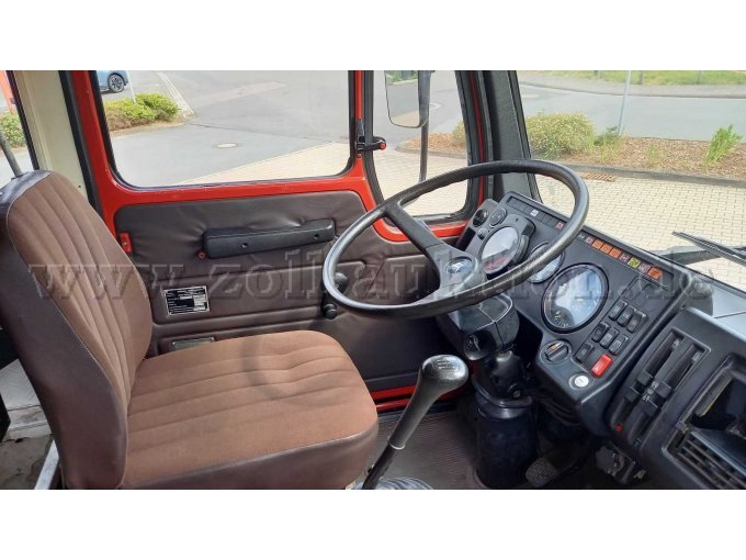 1 Daimler Benz brandweerwagen LF 16/12, opbouw Ziegler 1222AF, vierwielaandrijving – foto 14 – kavel bij Zoll-Auktion, Schmölln