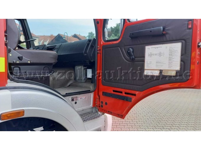 1 Daimler Benz brandweerwagen LF 16/12, opbouw Ziegler 1222AF, vierwielaandrijving – foto 11 – kavel bij Zoll-Auktion, Schmölln
