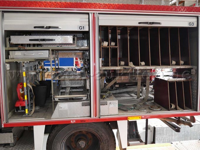 geöffneter Geräteraum links