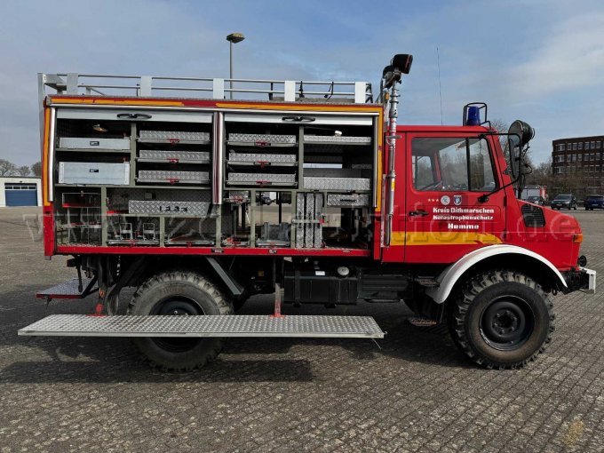 Fahrzeuginnenausbau (Beifahrerseite)