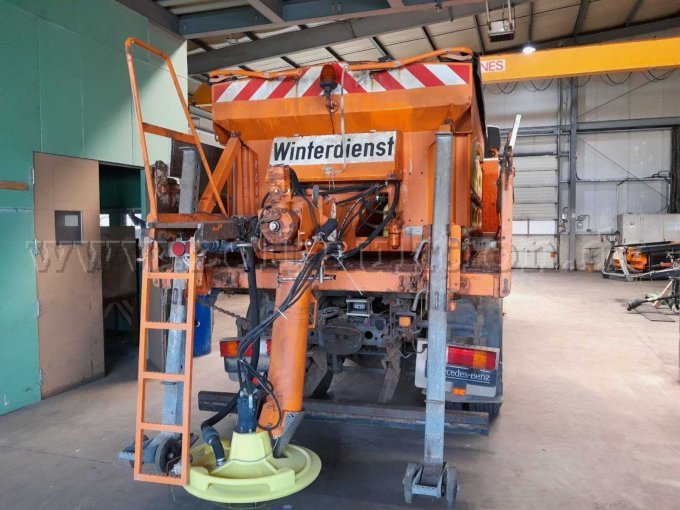 Heckansicht mit Streuer