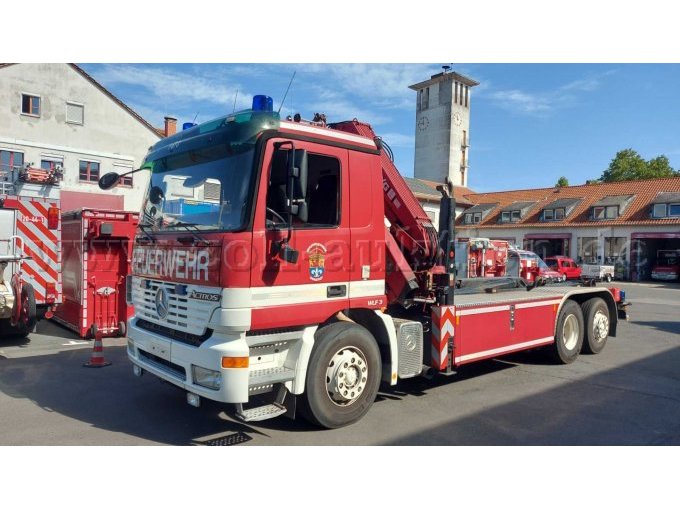 1 Daimler Chrysler speciaal brandweervoertuig met wissellaadinstallatie en laadkraan – foto 3 – kavel bij Zoll-Auktion, Darmstadt
