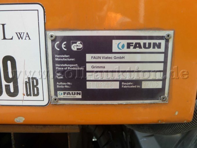 1 Daimler Chrysler Straßenkehrmaschine DA88 Rechtslenker Kehraufbau /Wechselsystem – foto 8 – kavel bij Zoll-Auktion, Nürnberg