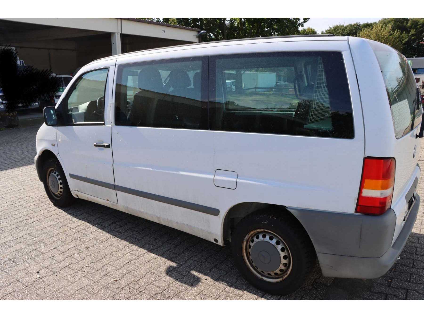 Ansicht von schräg hinten Fahrerseite