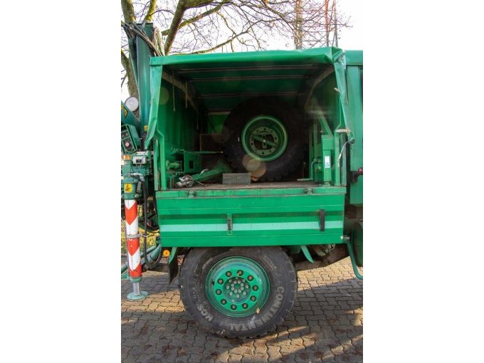 Anischt Ladebereich mit Ersatzrad