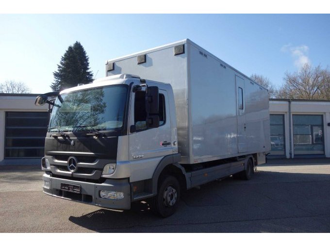 Front-/Seitenansicht links