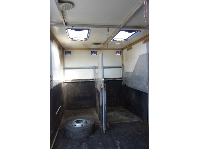 Pferdeboxen Richtung Fahrerhaus