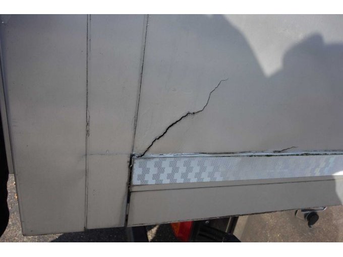 Risse in der  Seitenwand