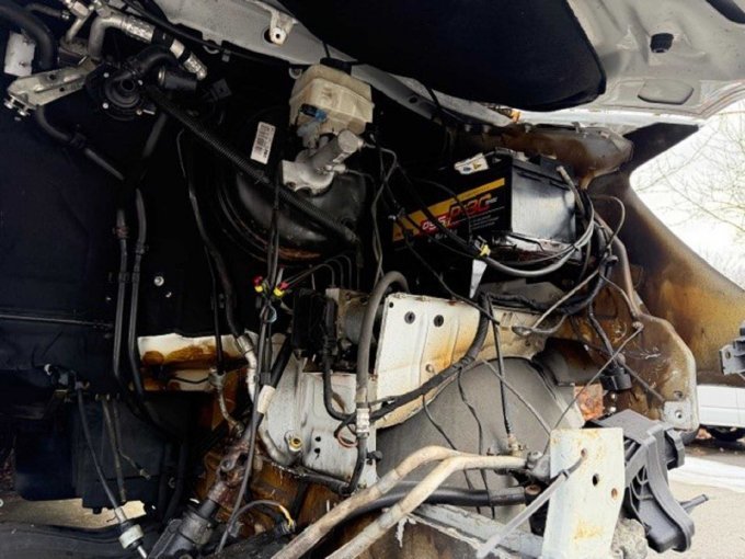 Ansicht Motorraum links