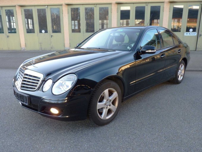 Ansicht von vorne schräg links