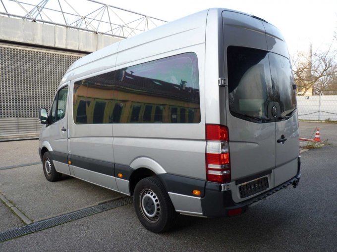 Ansicht von hinten schräg links