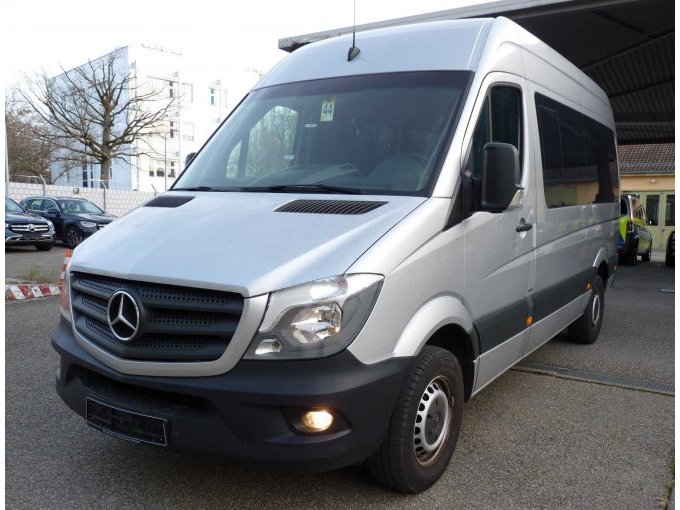 Ansicht von vorne schräg links Ansicht von vorne schräg links