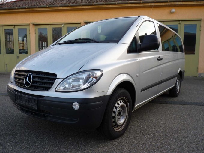 Ansicht von vorne schräg links