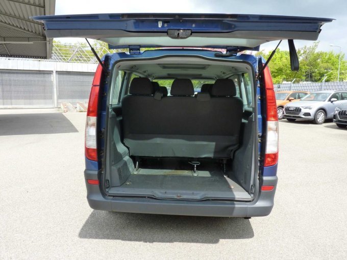 Ansicht von hinten mit Heckklappe geöffnet, Blick in Fond