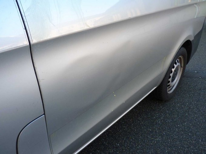 Schaden an Seitenwand links