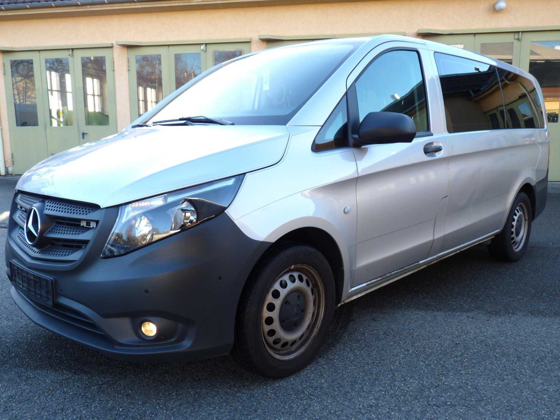 Ansicht von vorne schräg links