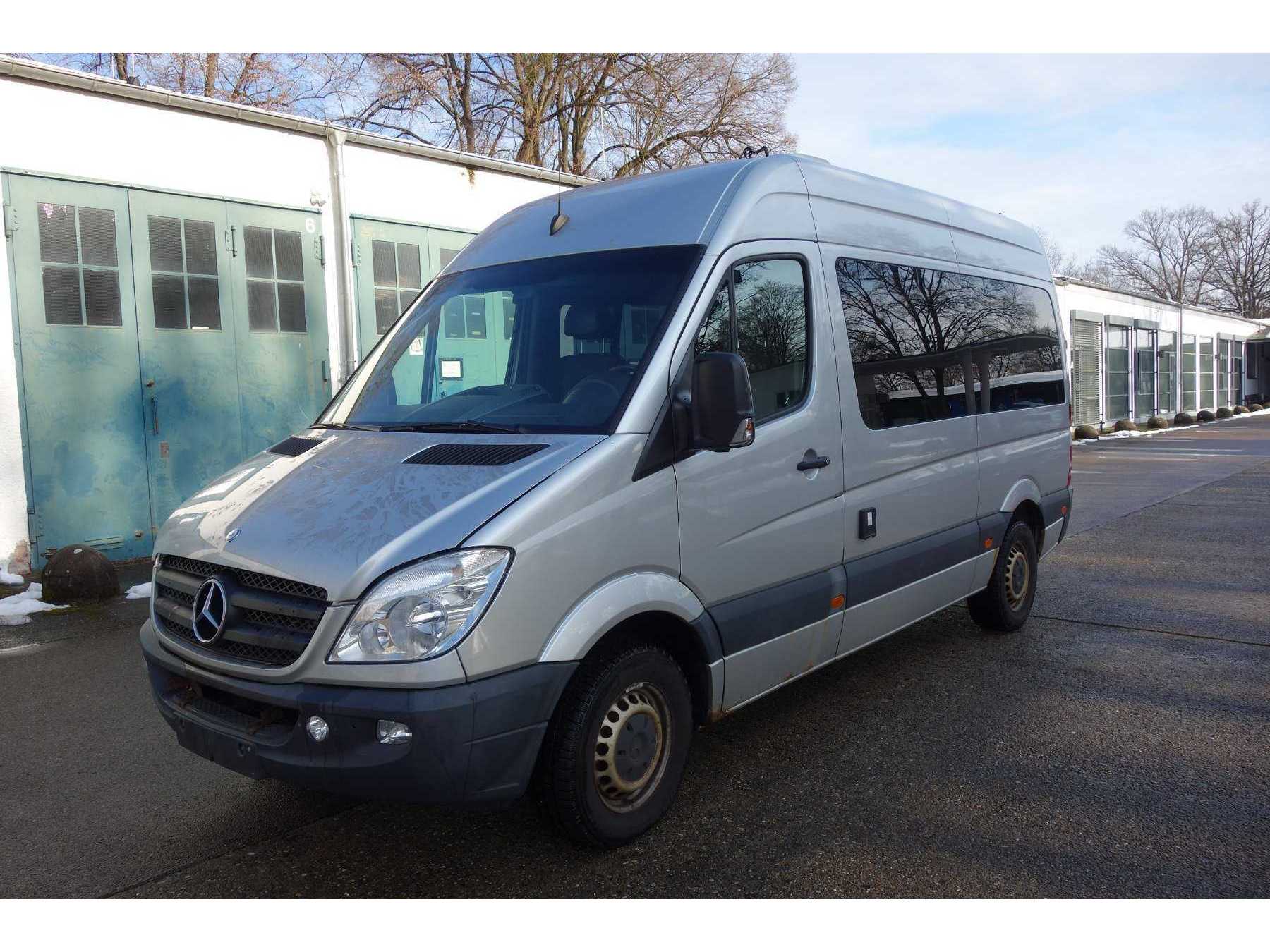 Front-/Seitenansicht links