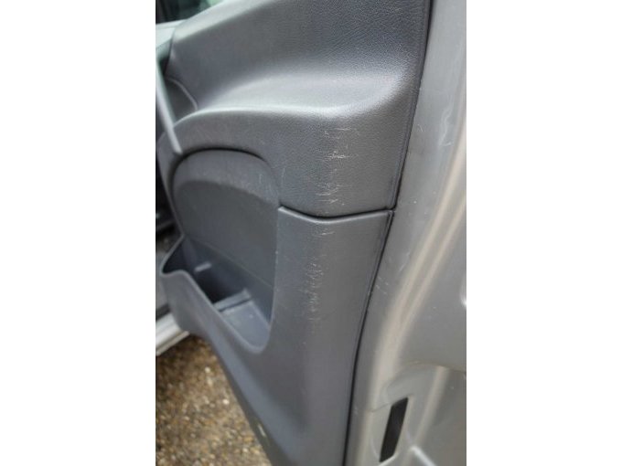 Türverkleidung Beifahrertür / Kratzspuren