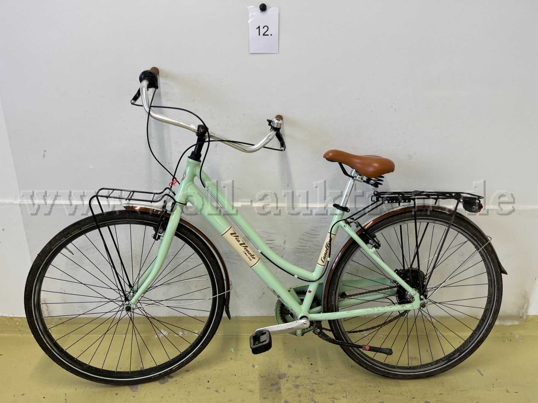 Damen-Rad von Via Veneto, links