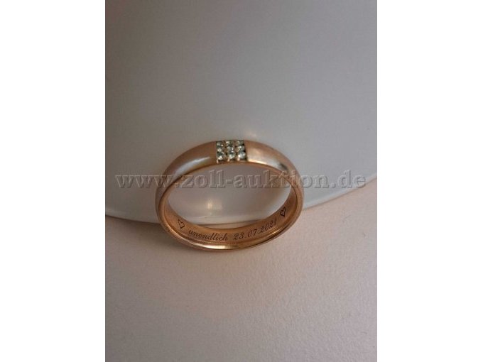 Ring stehend
