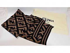 1 Damen-Winterschal "Fendi"