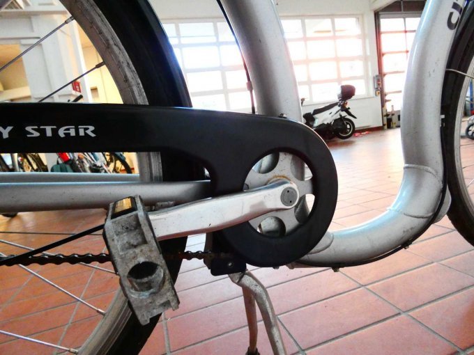Damenfahrrad City Star_ Ansicht auf das Tretlager/ Pedalkurbel außen